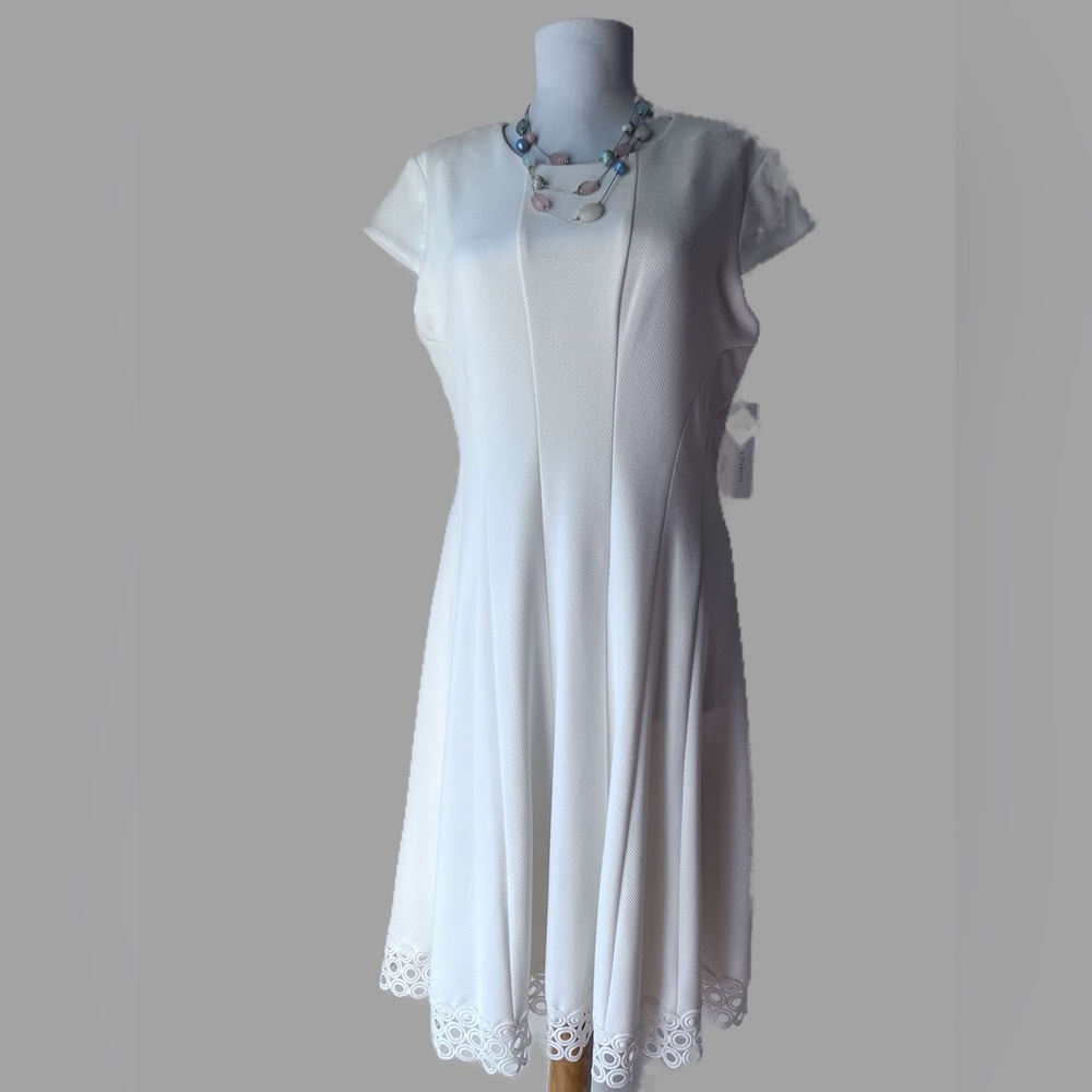 NWT Sandra Darren Ivory Scuba Crepe Knit Dress Size 10 Necklace Sold Separately